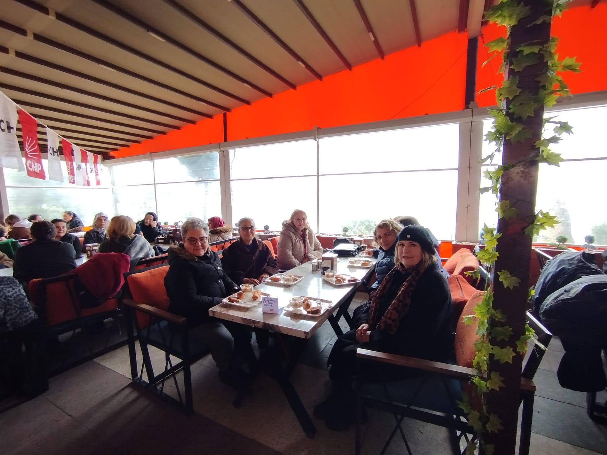 CHP Erdek Kadın Kolları Kahvaltıda Bir Araya Geldi